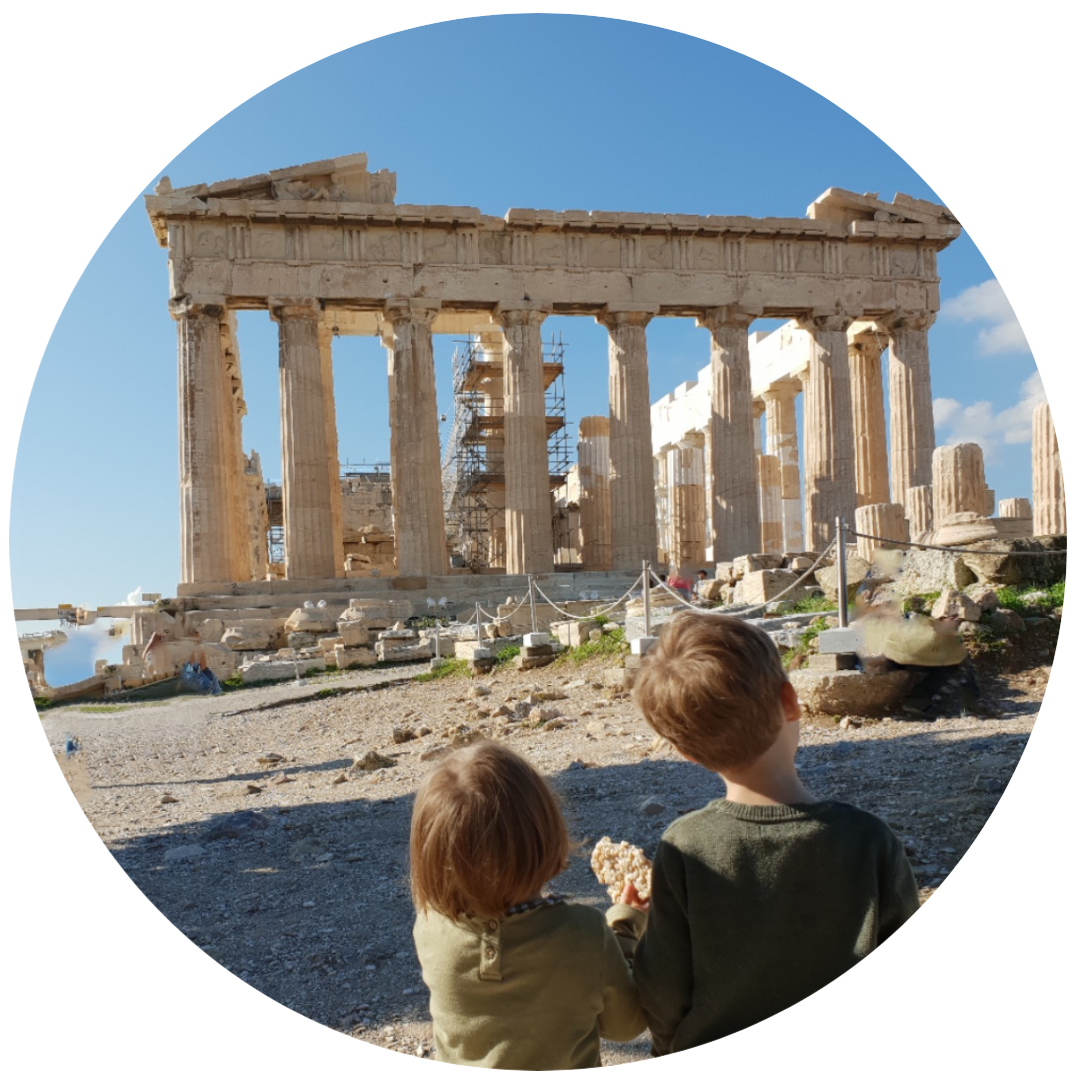 Niños en Acrópolis